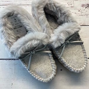 J. Crew Lodge Moccasins Slippers Size 7 Gray. NWT